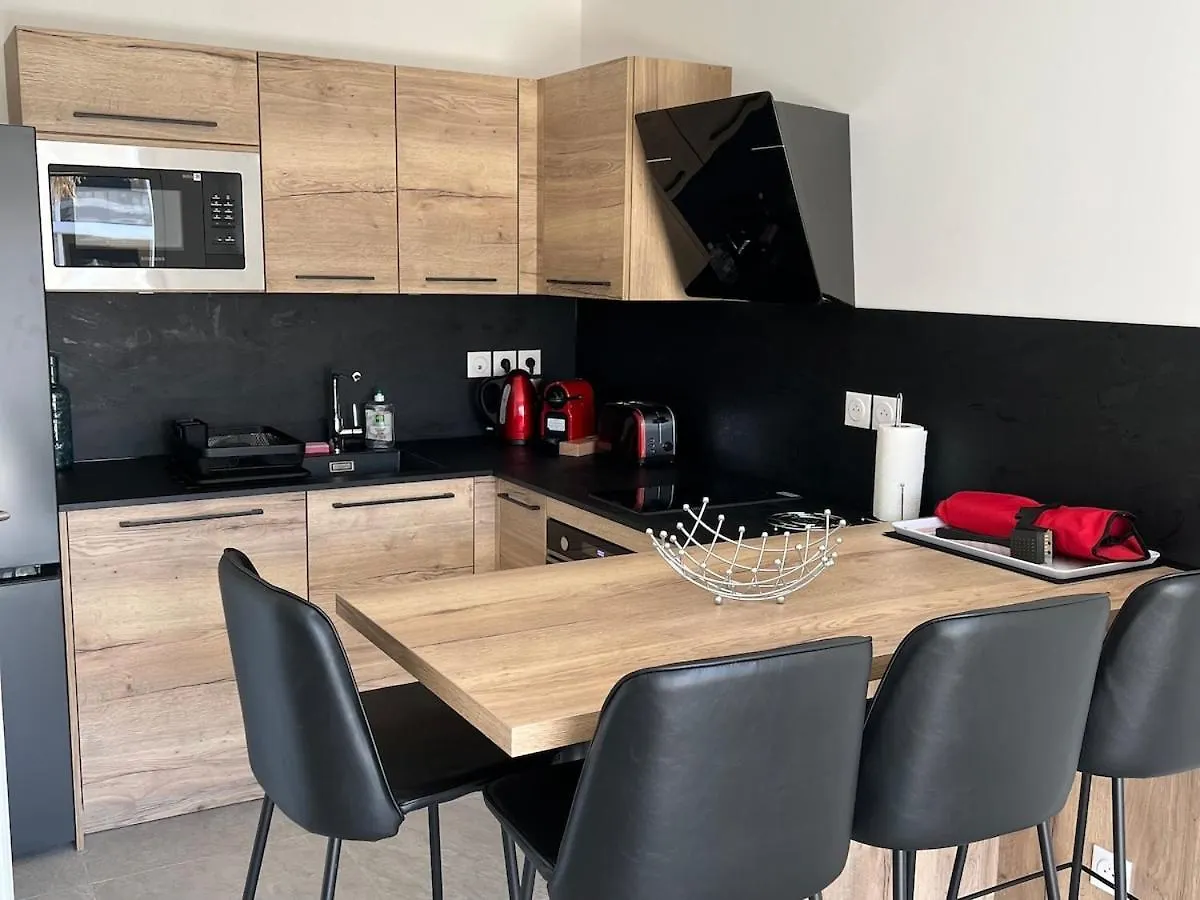 T2 Neuf Tout Equipe ! Climatisation, Wifi, Parking Privatif Saint-Mandrier-sur-Mer France
